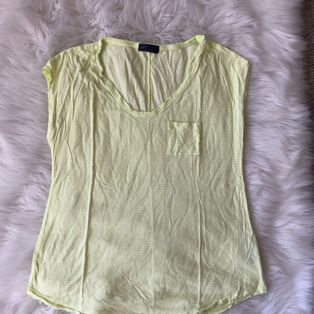 Gap short sleeve yellow stripe T-shirt